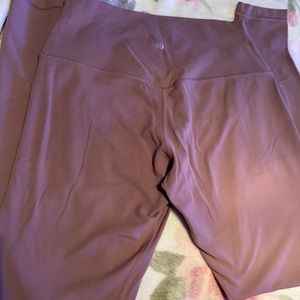 Rose color Lululemon 28” align leggings